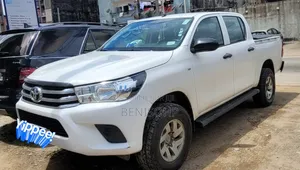 Toyota Hilux 2023 Blanc cassé