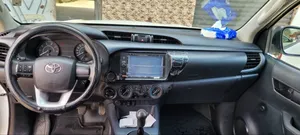 Toyota Hilux 2023 Blanc cassé