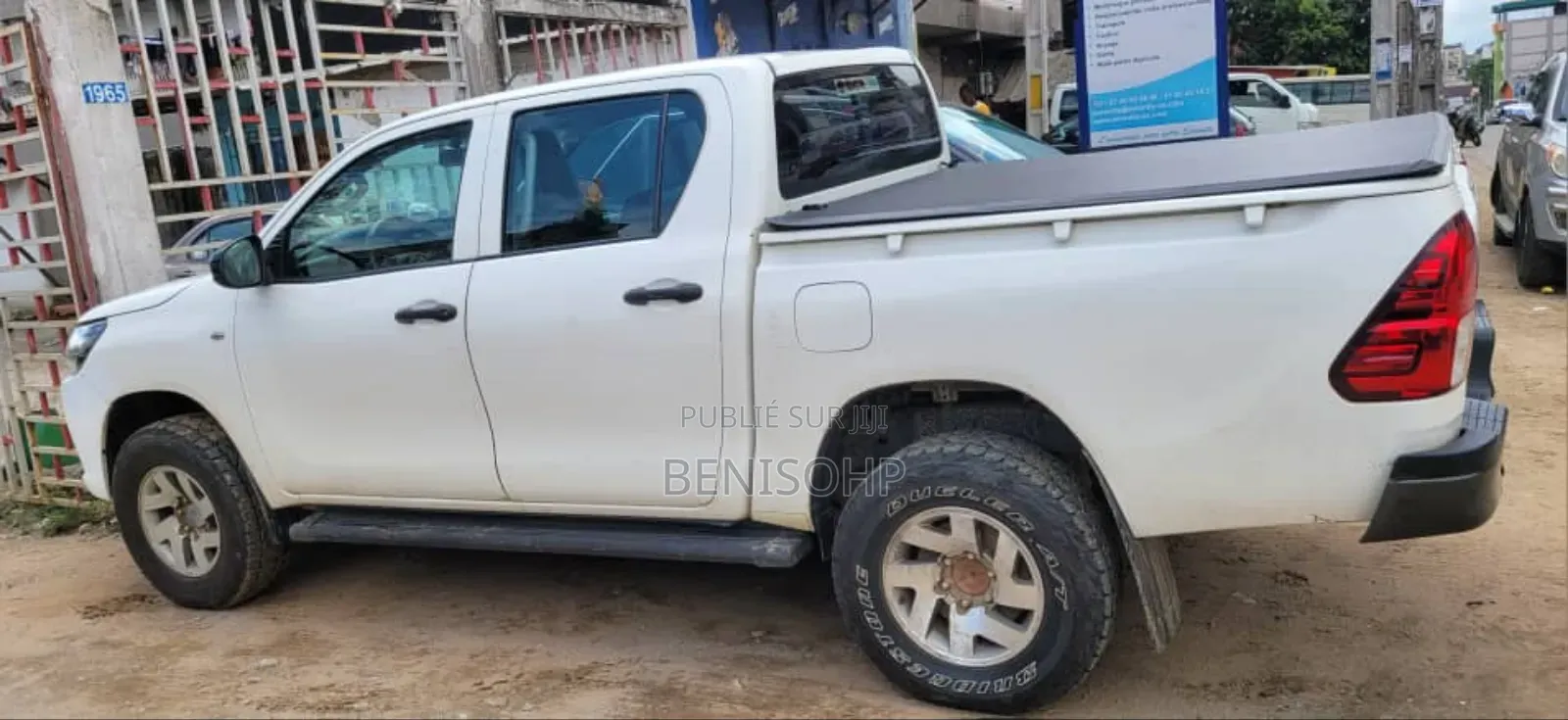 Toyota Hilux 2023 Blanc cassé