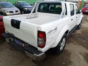 Nissan Hardbody 2021 Blanc