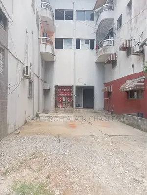 Vente d'Un Appartement De 2 Pièces en Bordure Du Boulevard Latrille