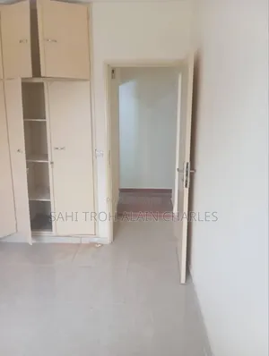 Vente d'Un Appartement De 2 Pièces en Bordure Du Boulevard Latrille