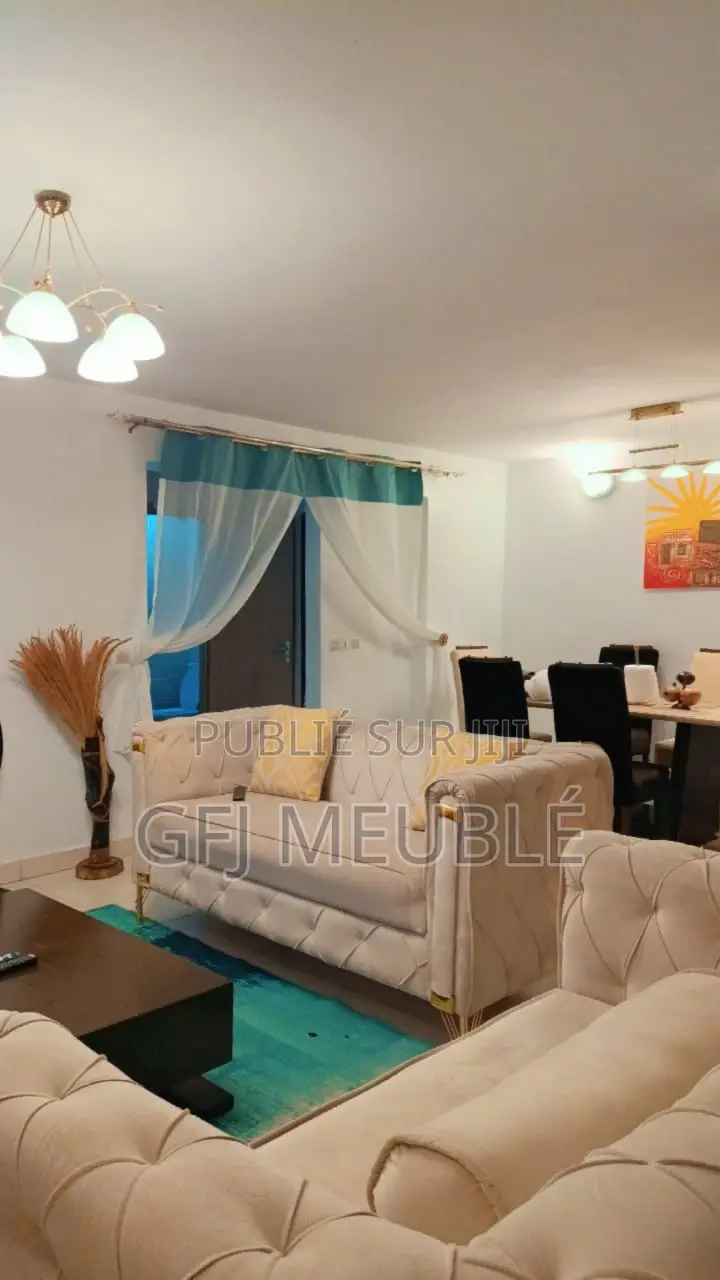 Furnished 3chbre Appartement dans G.F.J Meublé, Cocody à Louer