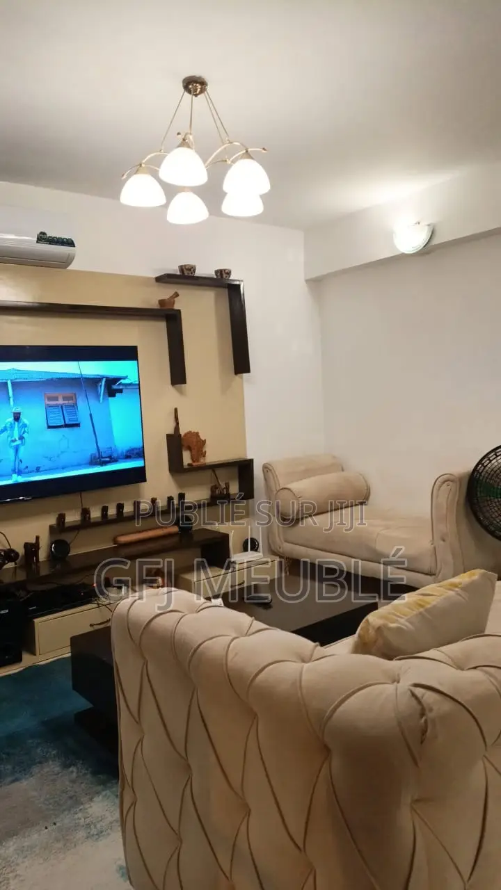 Furnished 3chbre Appartement dans G.F.J Meublé, Cocody à Louer