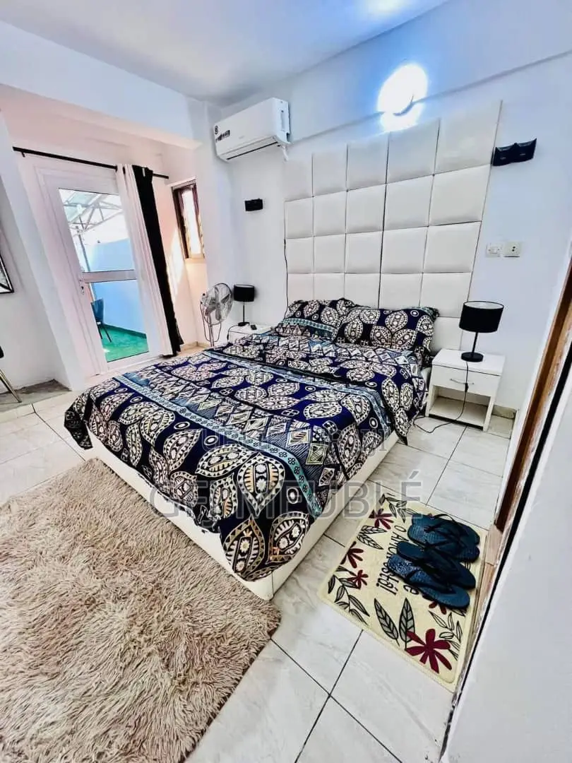 Furnished 3chbre Villa dans G.F.J Meublé, Cocody à Louer