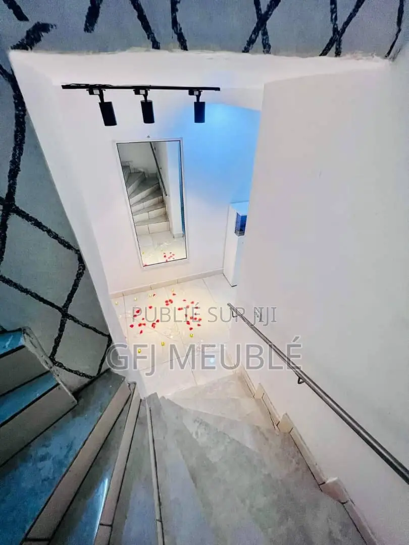 Furnished 3chbre Villa dans G.F.J Meublé, Cocody à Louer