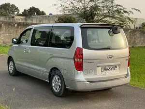 Hyundai Starex 2018 Gris