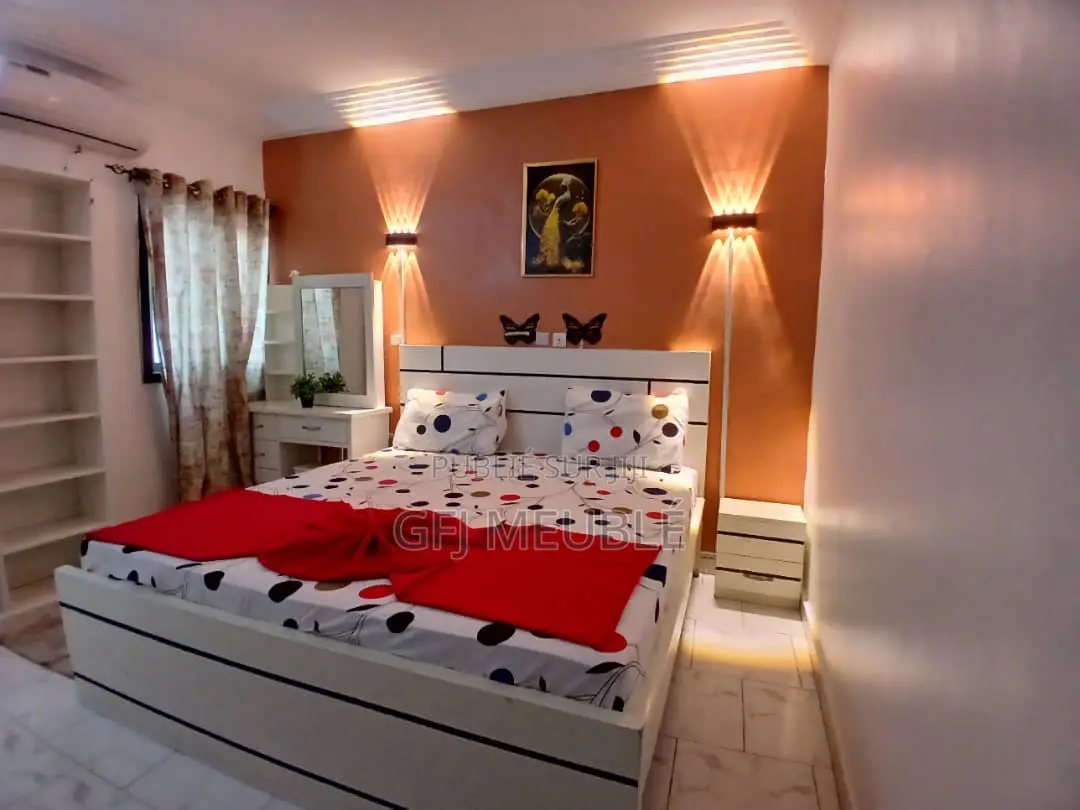 Furnished 1chbre Appartement dans G.F.J Meublé, Cocody à Louer