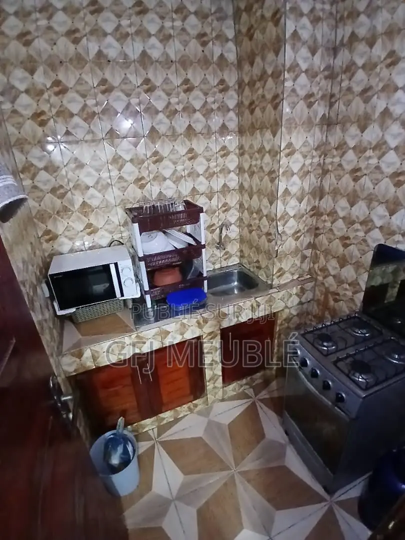 Furnished 1chbre Appartement dans G.F.J Meublé, Cocody à Louer