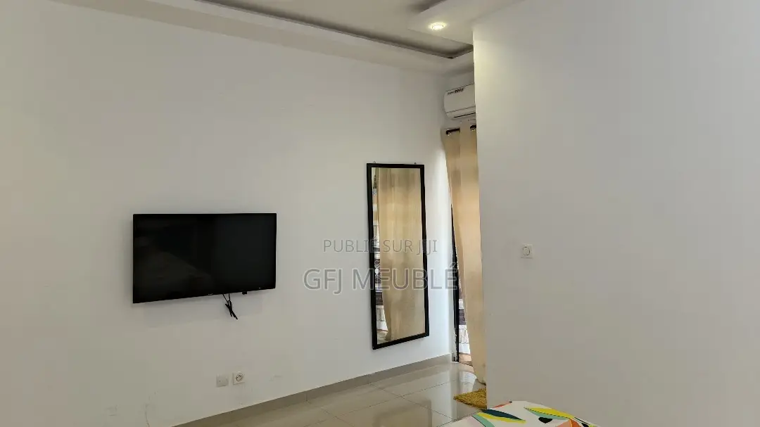 Furnished 2chbre Appartement dans G.F.J Meublé, Cocody à Louer