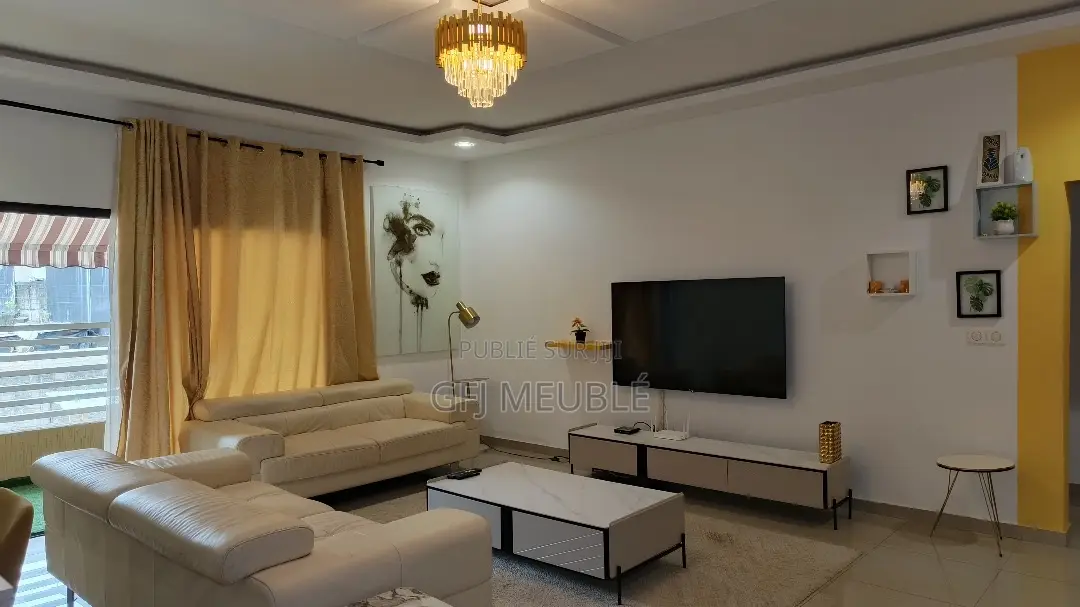 Furnished 2chbre Appartement dans G.F.J Meublé, Cocody à Louer