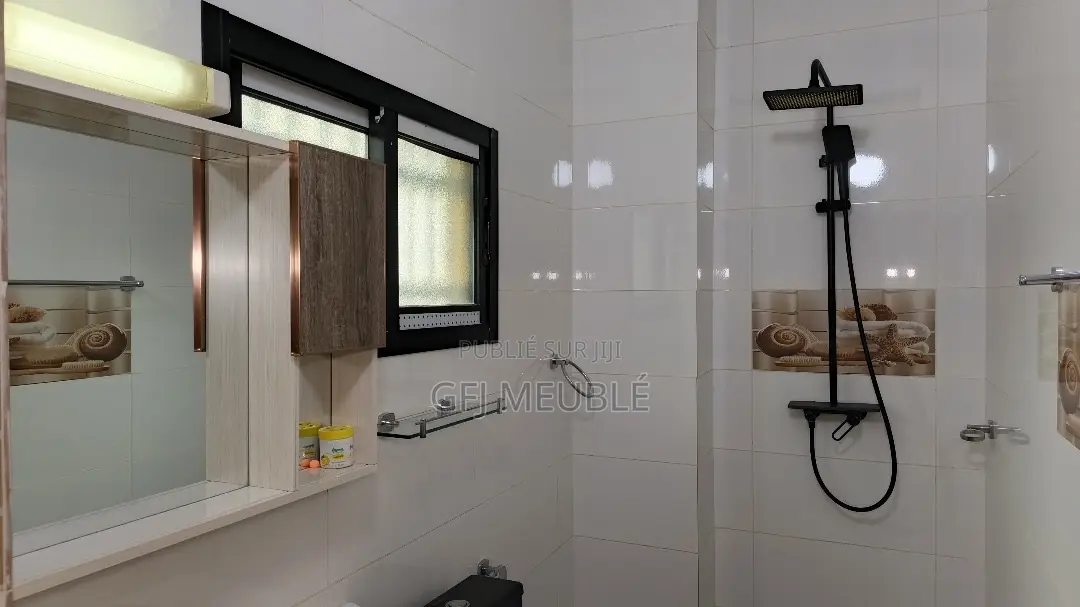 Furnished 2chbre Appartement dans G.F.J Meublé, Cocody à Louer