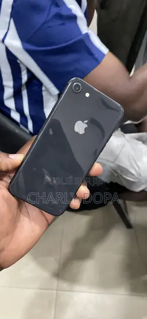 Apple iPhone 8 64 GB Noir