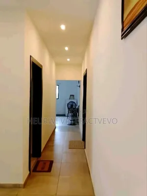 6chbre Villa dans Diaspora, Cocody à Vendre