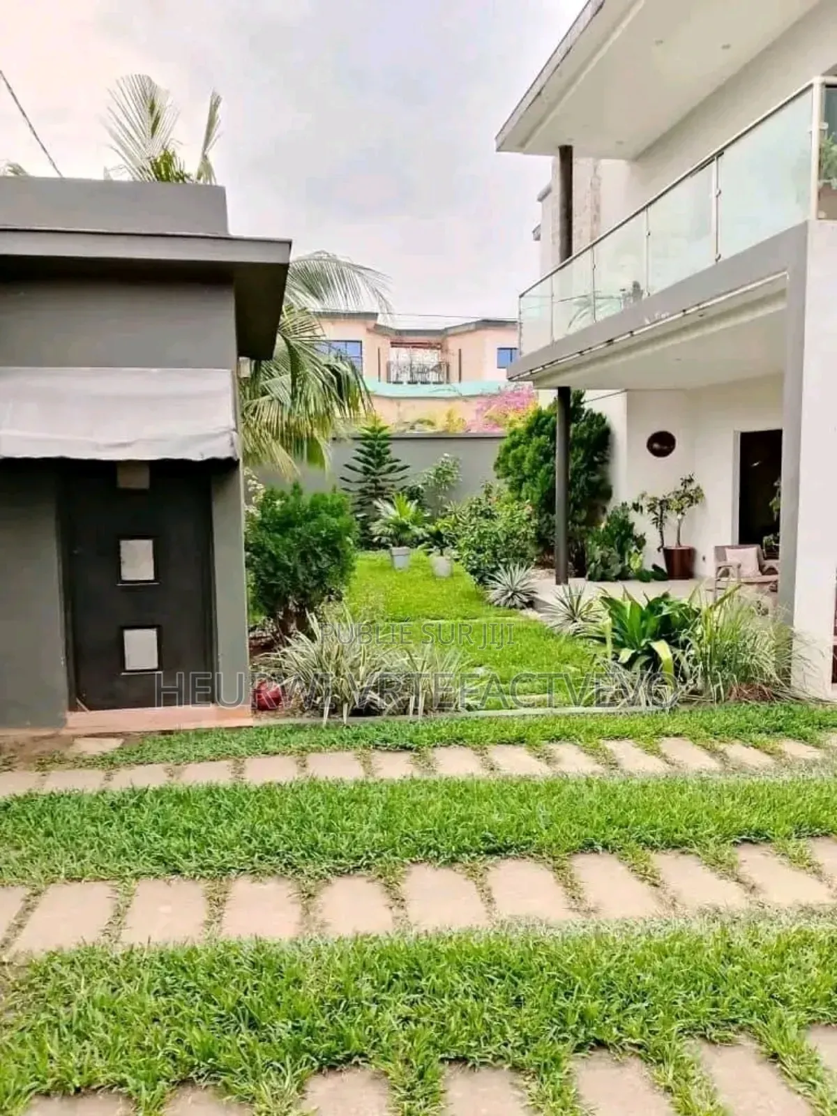 6chbre Villa dans Diaspora, Cocody à Vendre