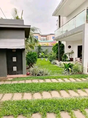 6chbre Villa dans Diaspora, Cocody à Vendre