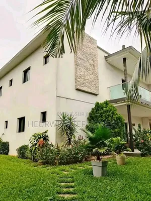 6chbre Villa dans Diaspora, Cocody à Vendre