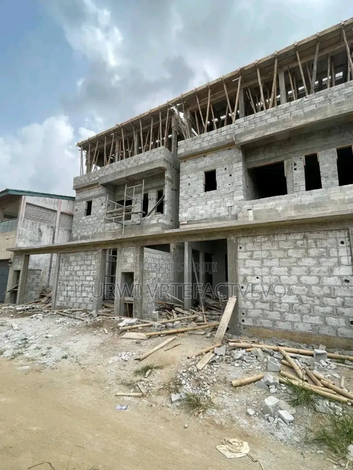 8chbre Duplex dans Akandje, Bingerville à Vendre