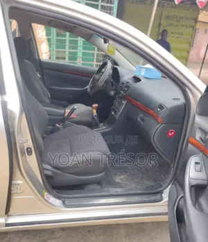 Toyota Avensis 2007 Doré