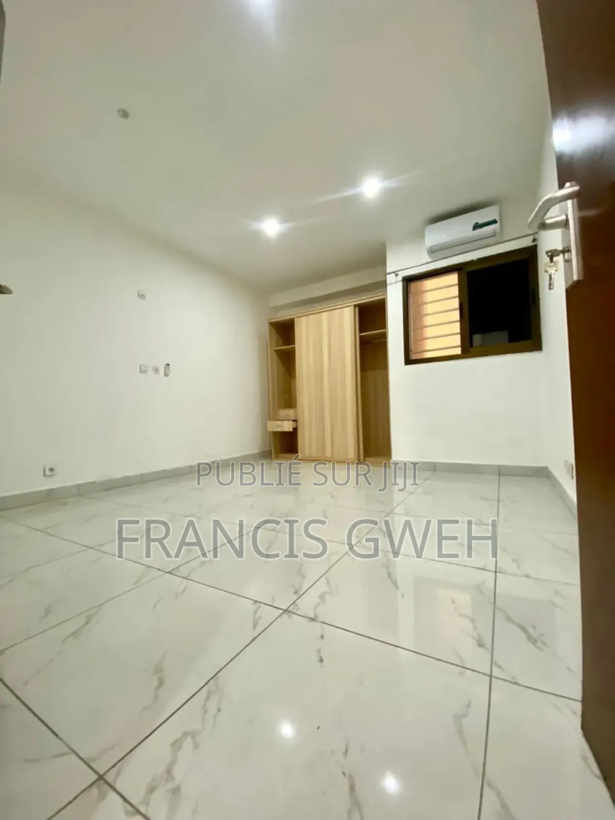 2chbre Appartement dans Francis Gweh, Cocody à Vendre