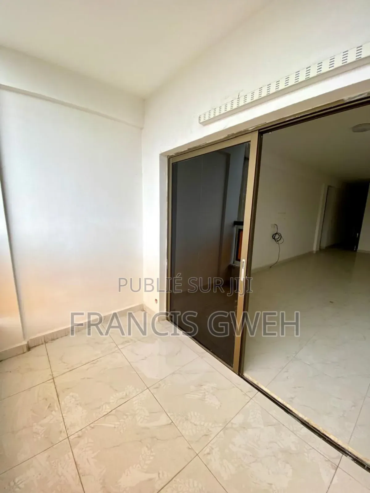 2chbre Appartement dans Francis Gweh, Cocody à Vendre