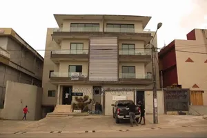 2chbre Appartement dans Francis Gweh, Cocody à Louer