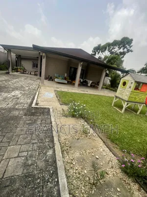3chbre Villa dans Francis Gweh, Cocody à Louer