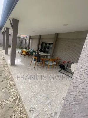 3chbre Villa dans Francis Gweh, Cocody à Louer