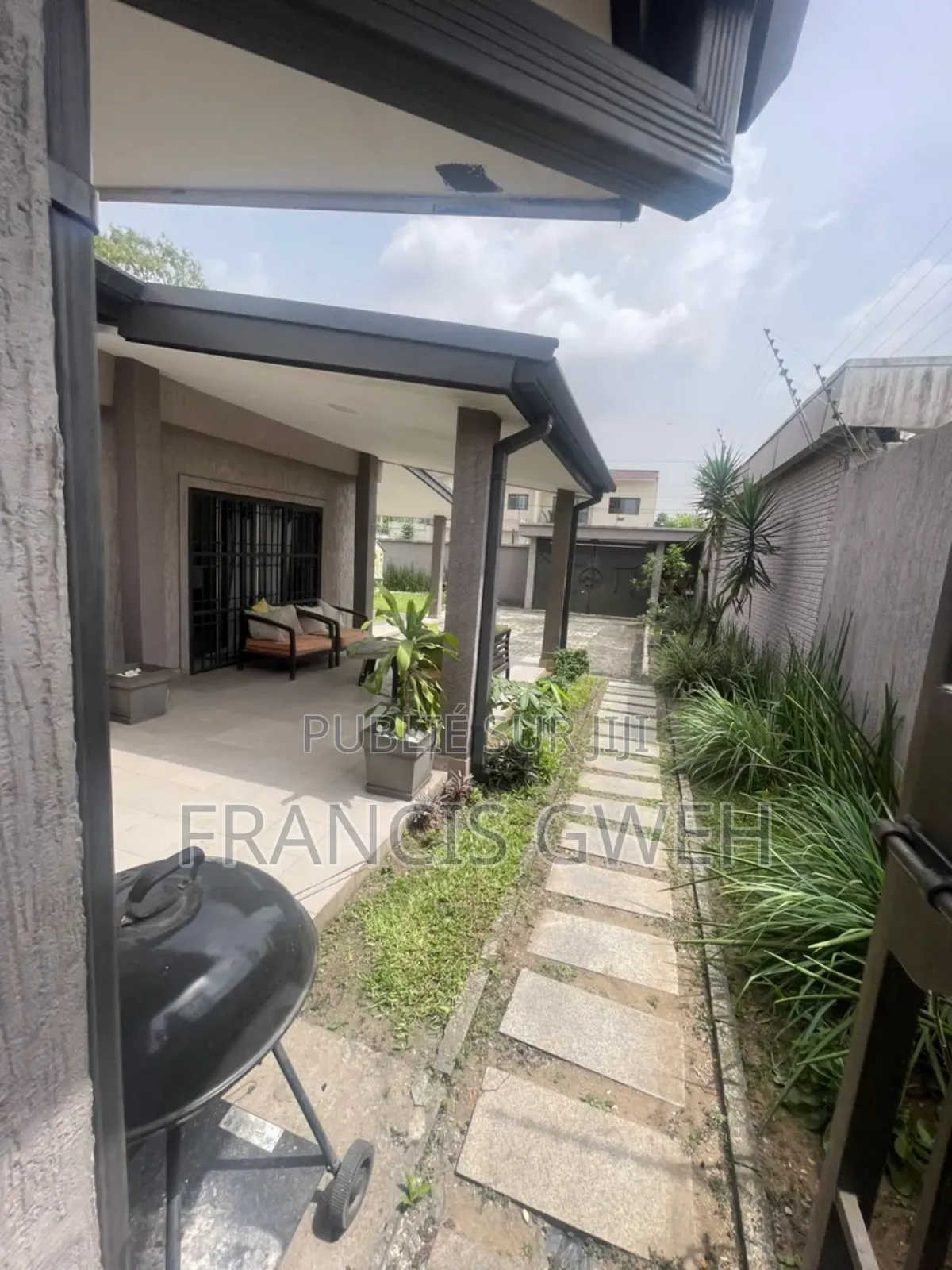 3chbre Villa dans Francis Gweh, Cocody à Louer