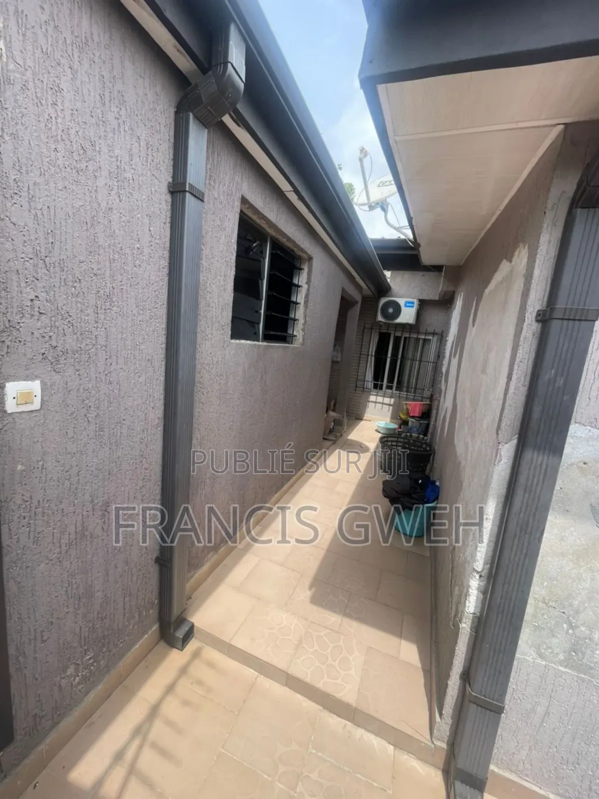 3chbre Villa dans Francis Gweh, Cocody à Louer