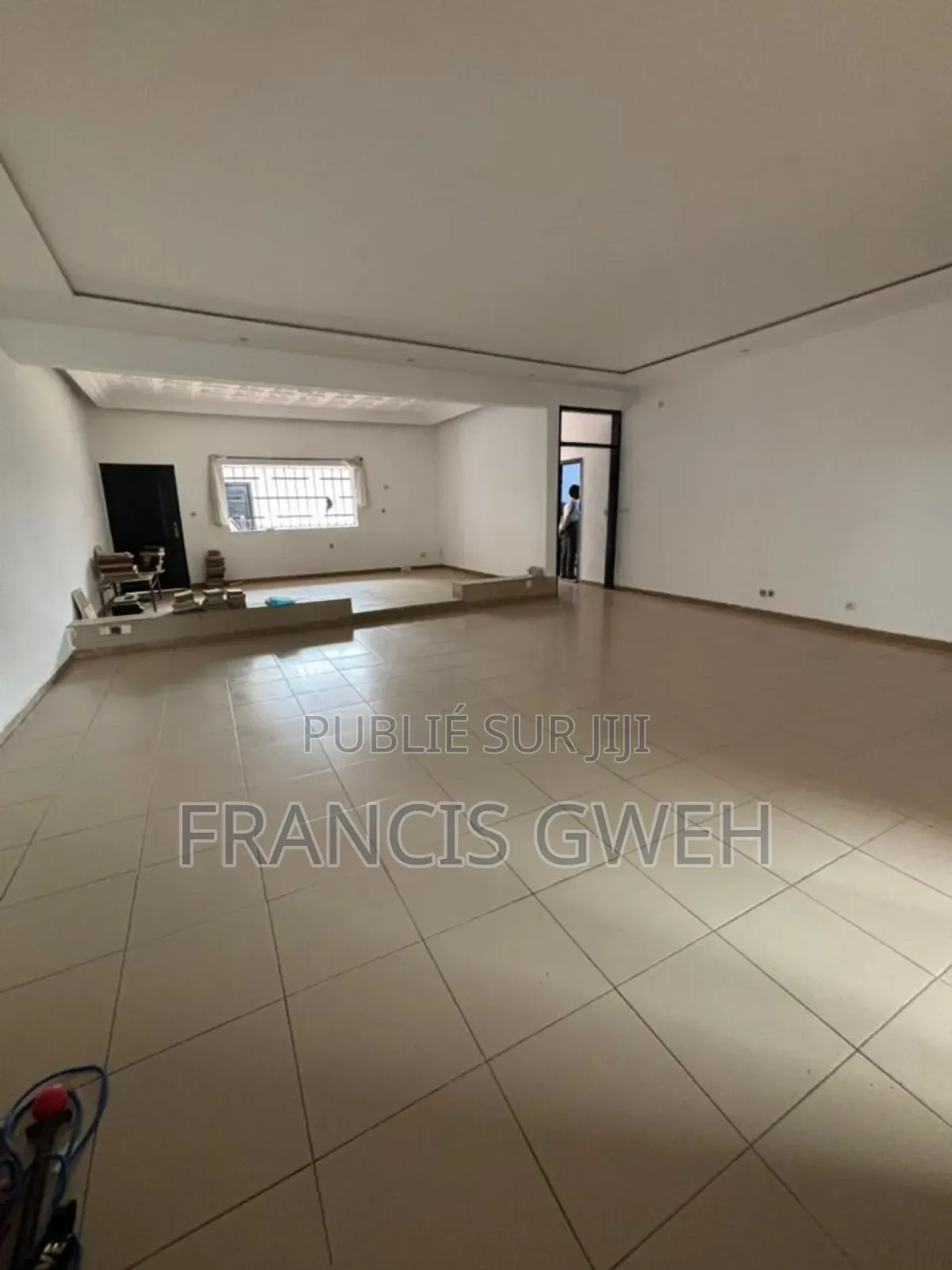 6chbre Villa dans Francis Gweh, Cocody à Louer