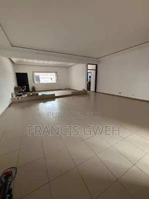 6chbre Villa dans Francis Gweh, Cocody à Louer