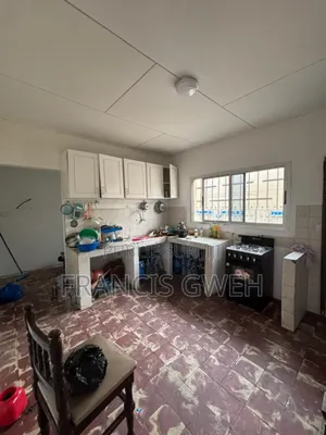 6chbre Villa dans Francis Gweh, Cocody à Louer