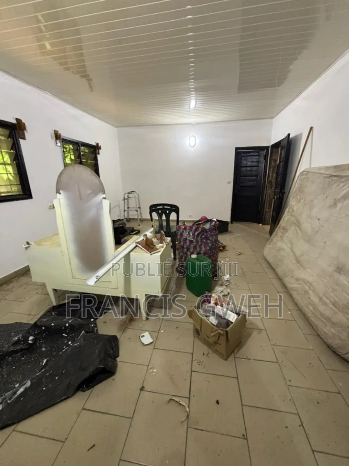 6chbre Villa dans Francis Gweh, Cocody à Louer