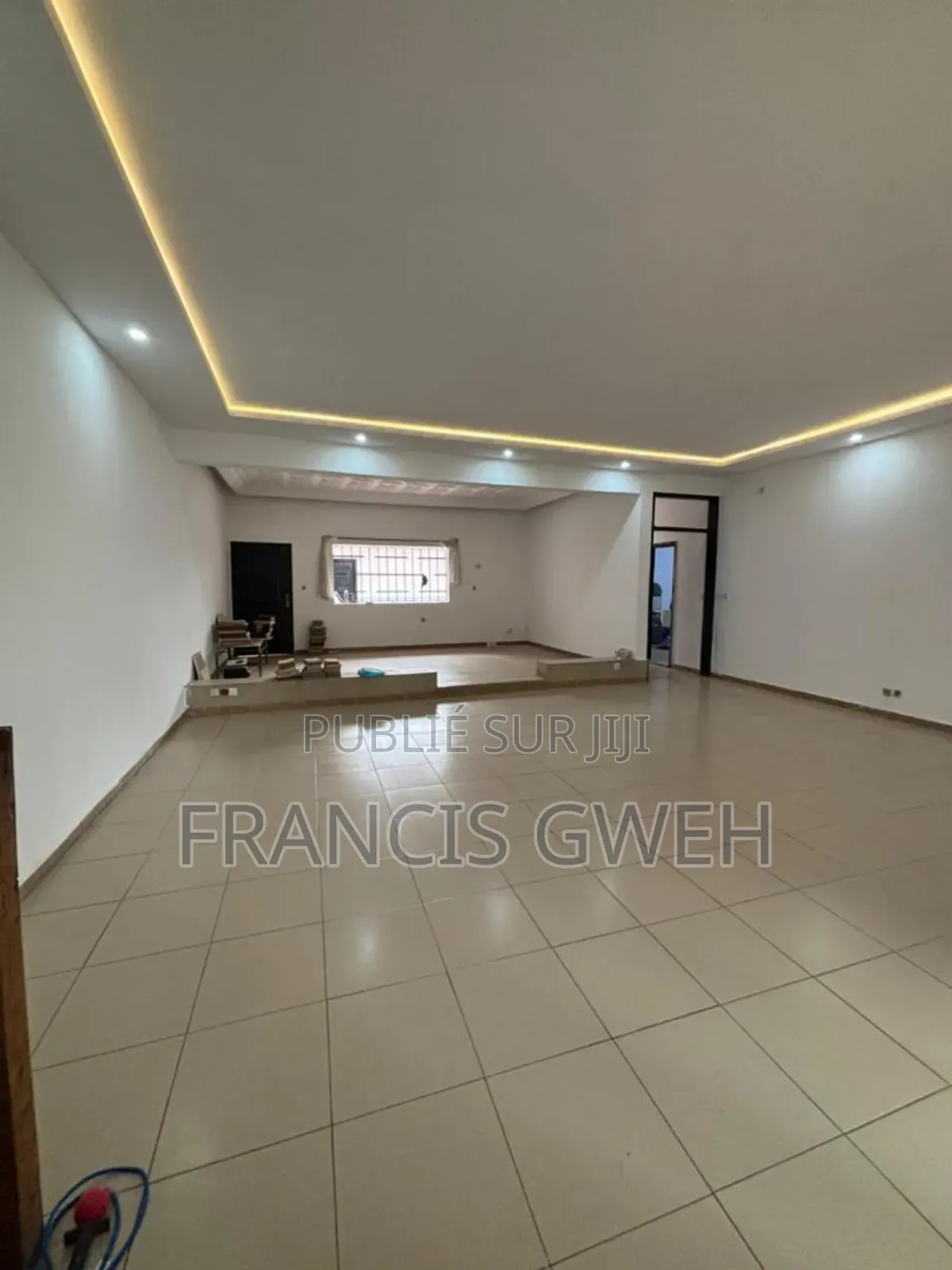 6chbre Villa dans Francis Gweh, Cocody à Louer