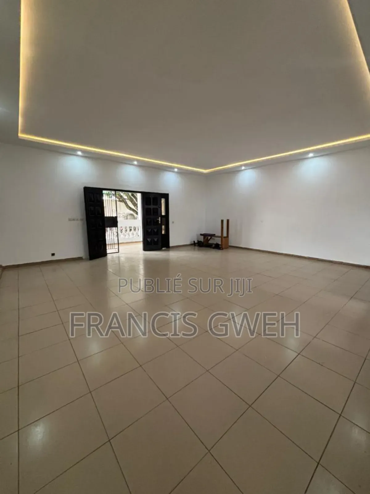 6chbre Villa dans Francis Gweh, Cocody à Louer