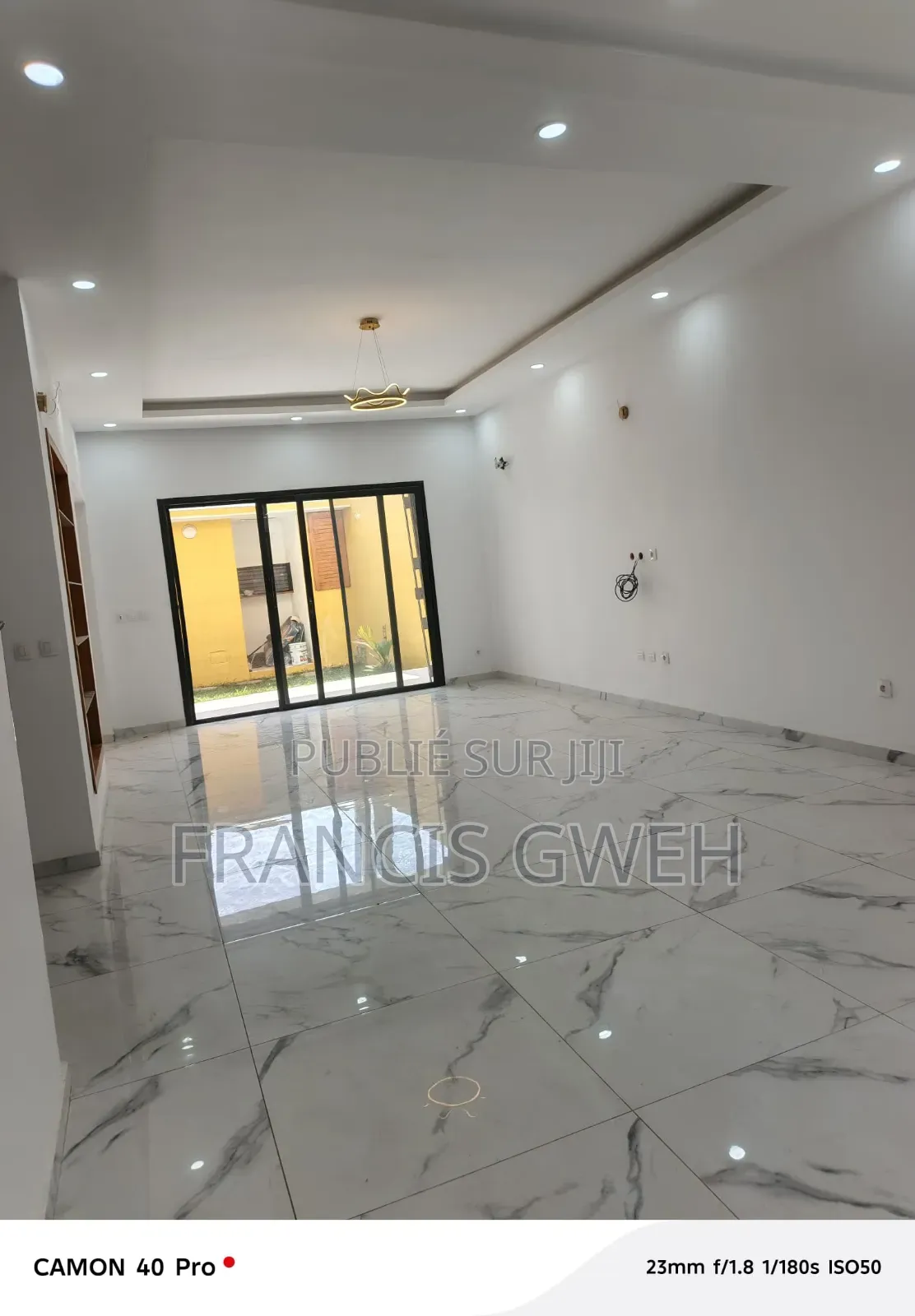 4chbre Duplex dans Francis Gweh, Cocody à Louer