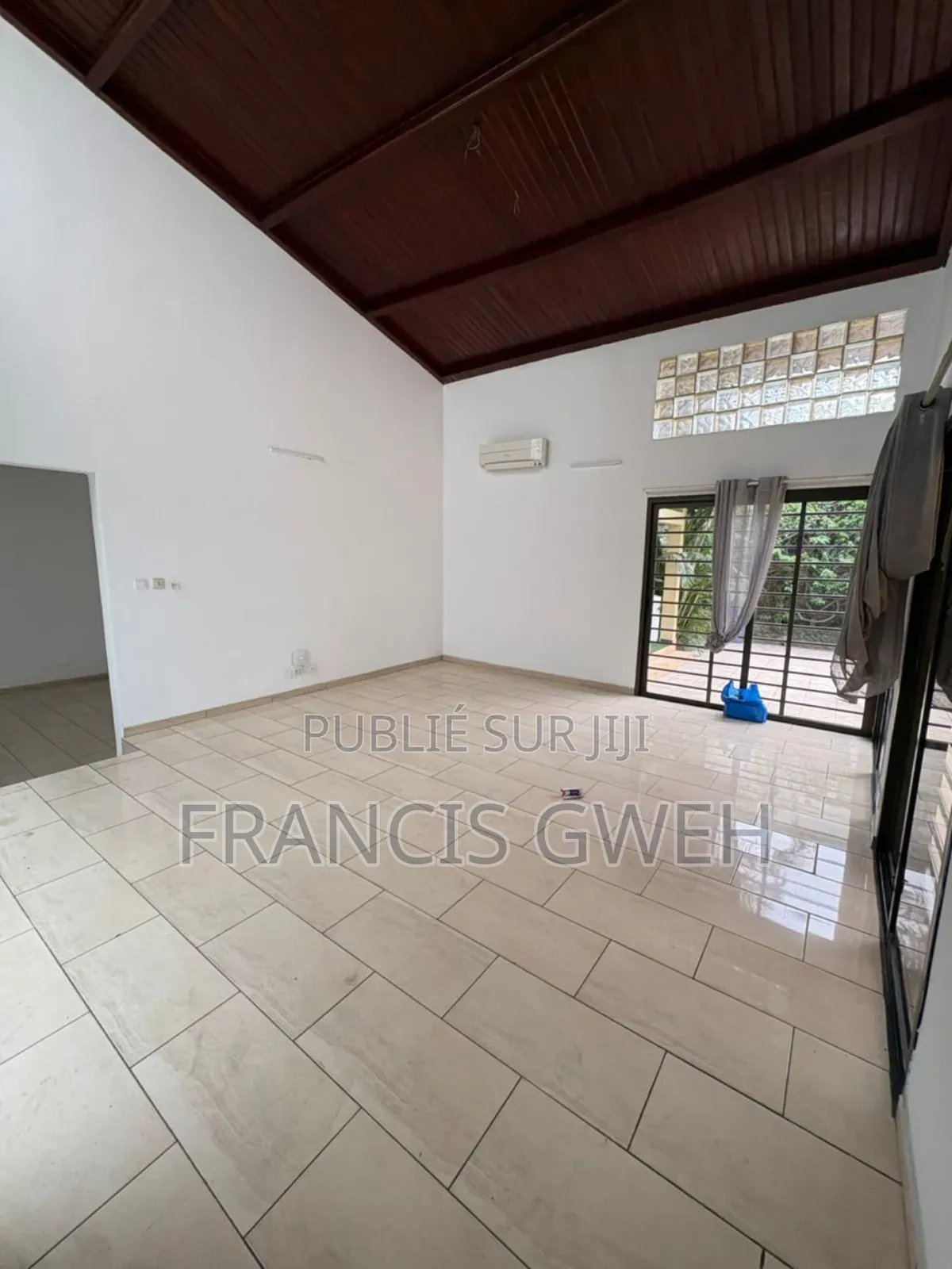 5chbre Duplex dans Francis Gweh, Cocody à Louer