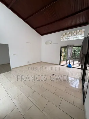 5chbre Duplex dans Francis Gweh, Cocody à Louer