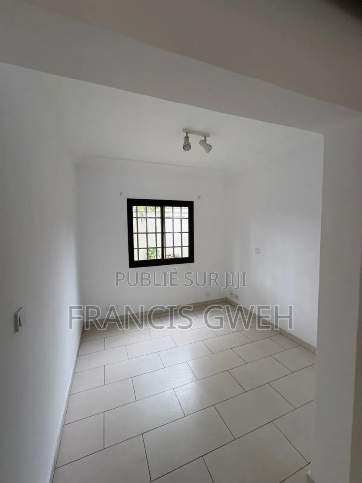 5chbre Duplex dans Francis Gweh, Cocody à Louer