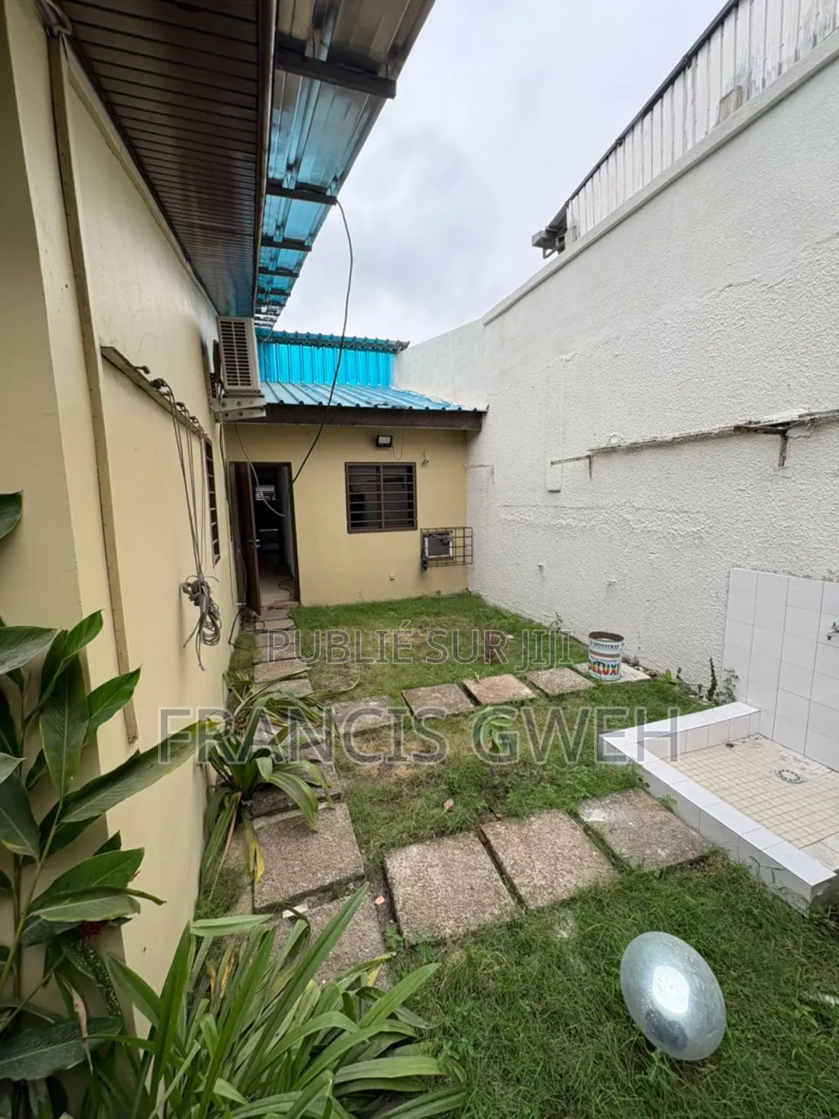 5chbre Duplex dans Francis Gweh, Cocody à Louer