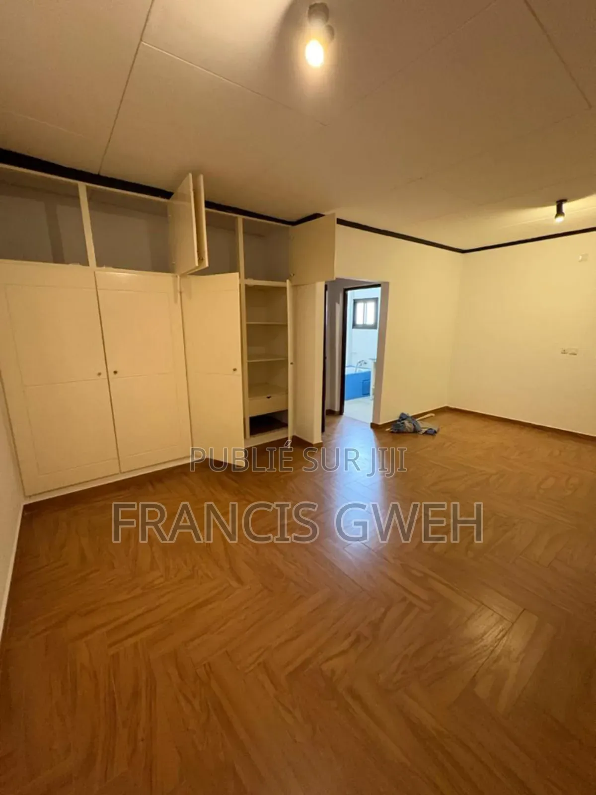 5chbre Duplex dans Francis Gweh, Cocody à Louer