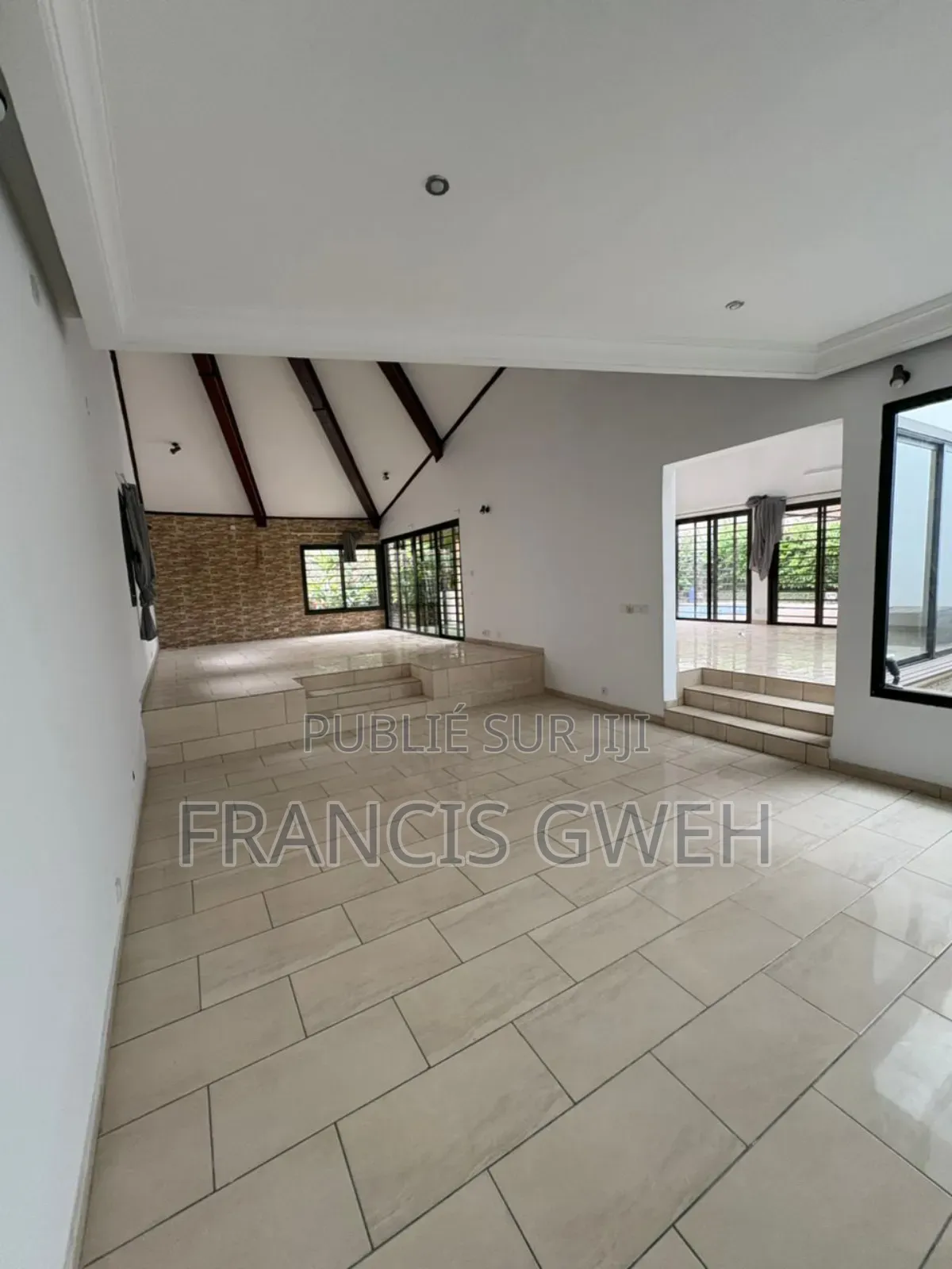 5chbre Duplex dans Francis Gweh, Cocody à Louer