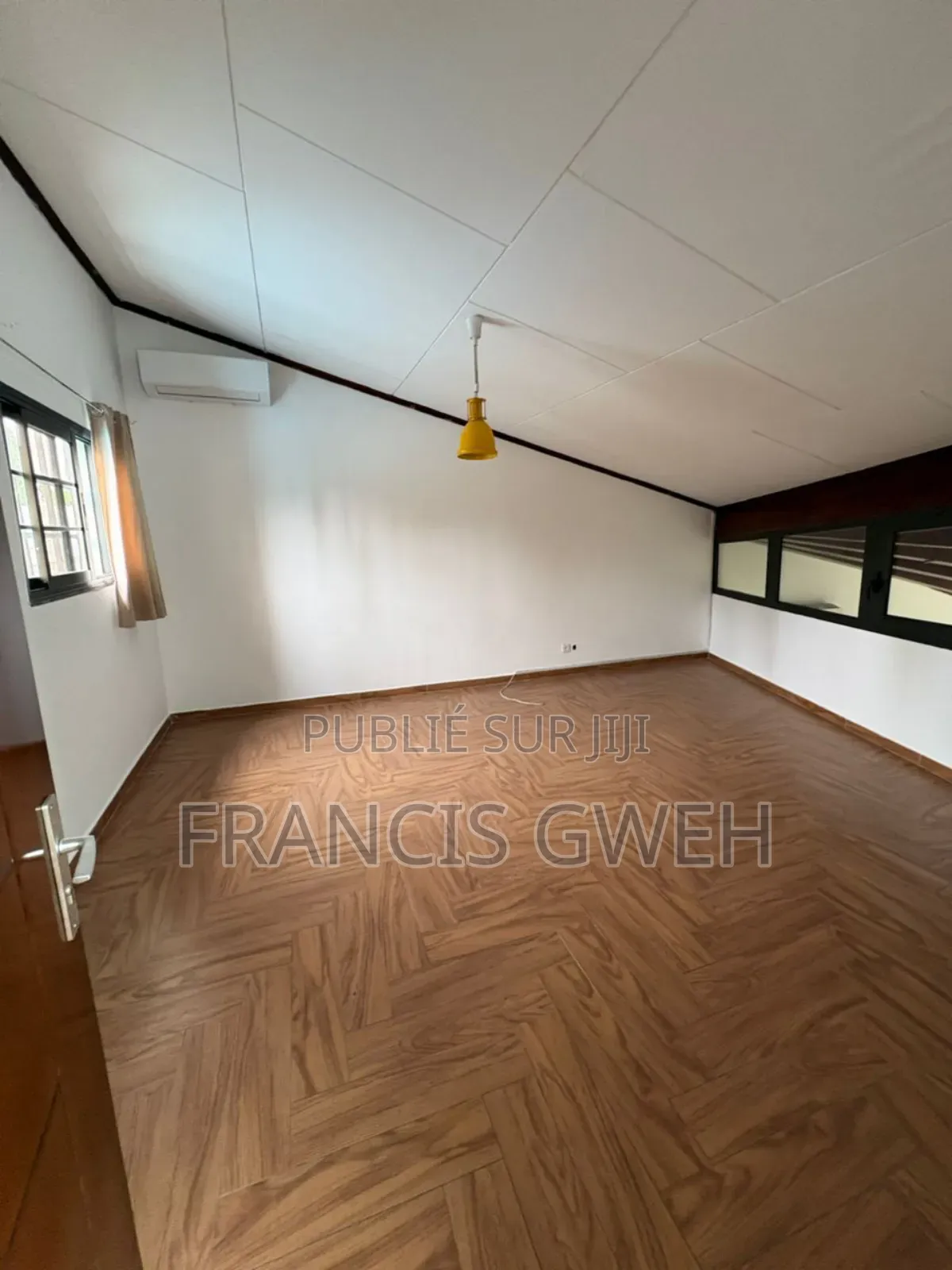 5chbre Duplex dans Francis Gweh, Cocody à Louer