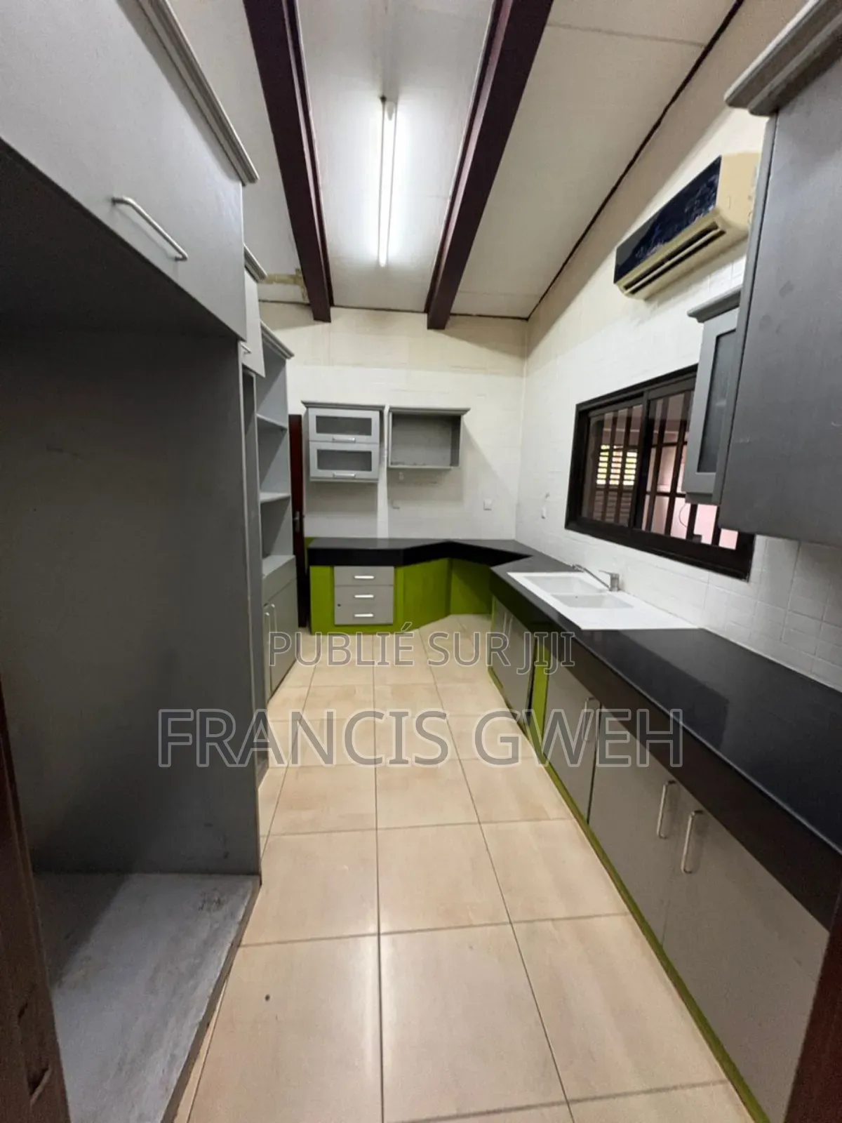 5chbre Duplex dans Francis Gweh, Cocody à Louer
