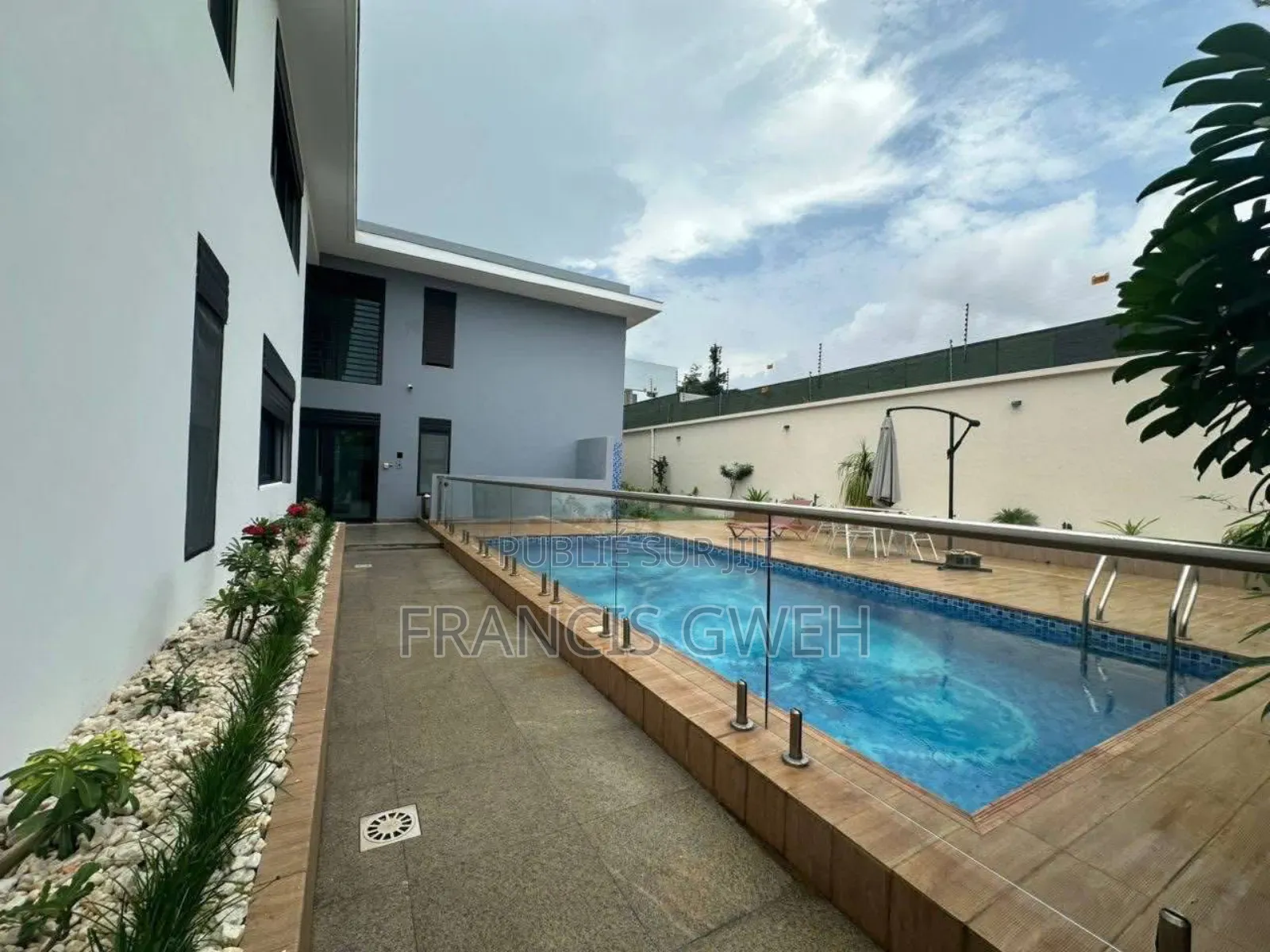 3chbre Appartement dans Francis Gweh, Cocody à Louer