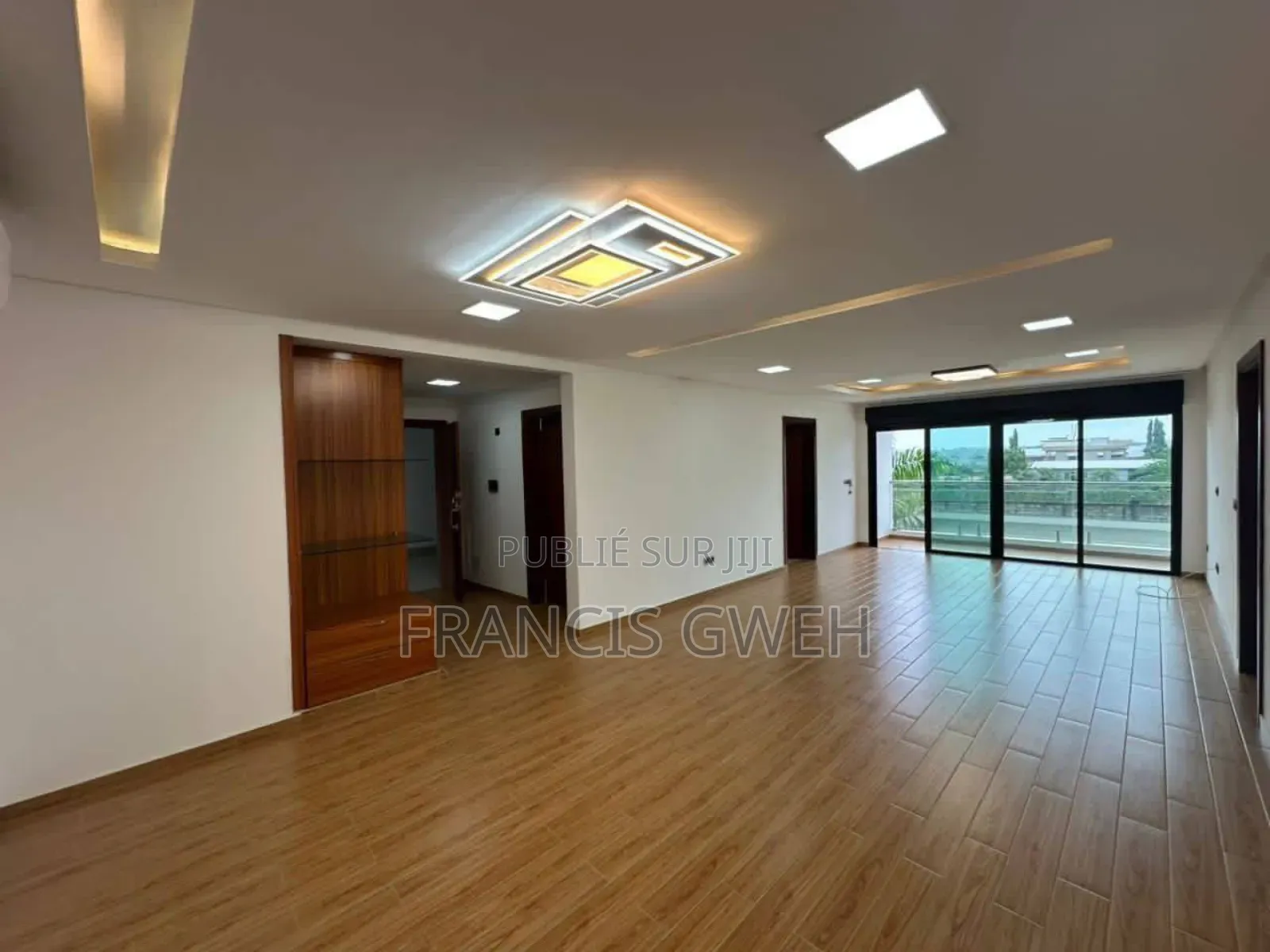 3chbre Appartement dans Francis Gweh, Cocody à Louer