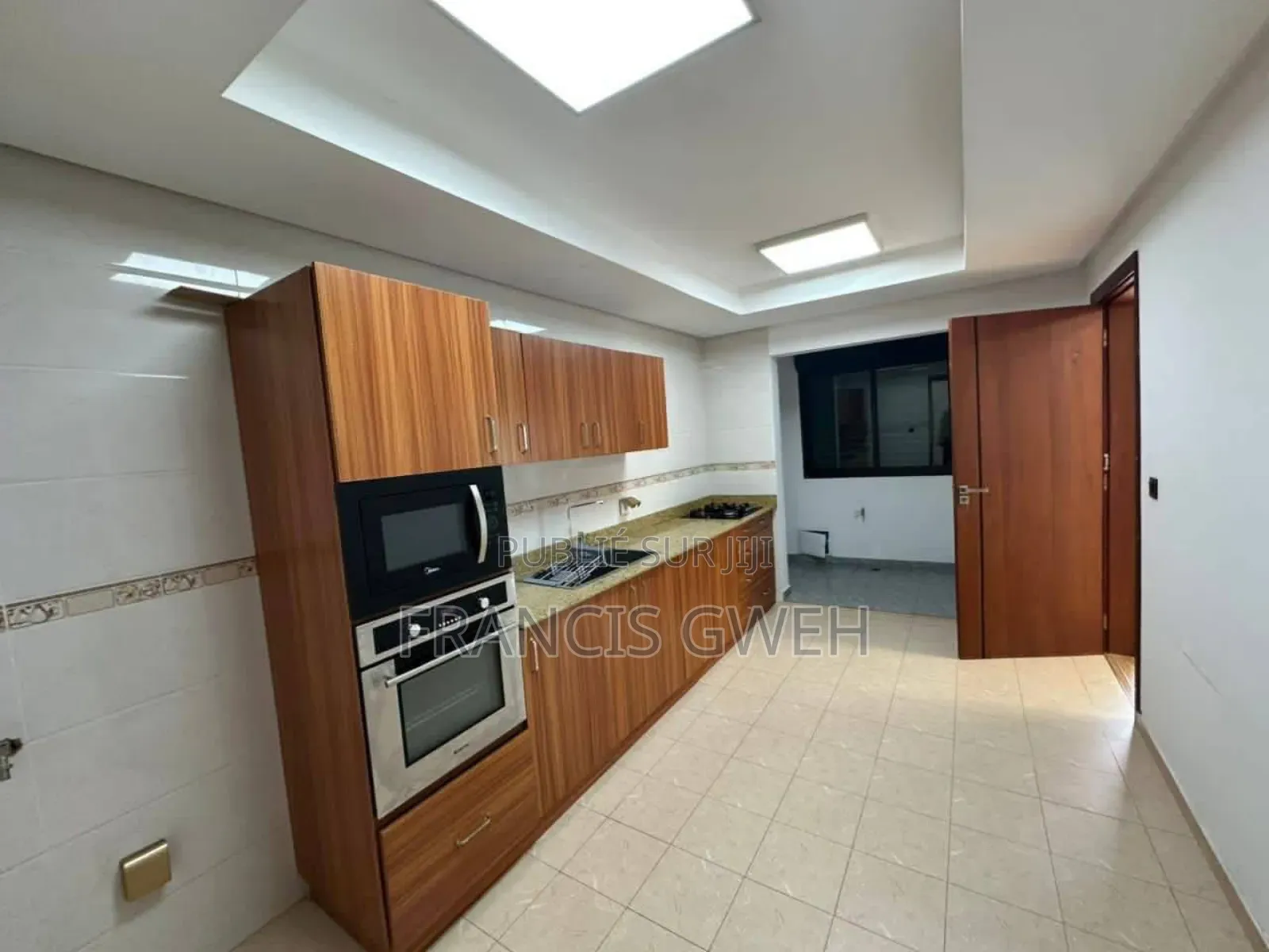 3chbre Appartement dans Francis Gweh, Cocody à Louer