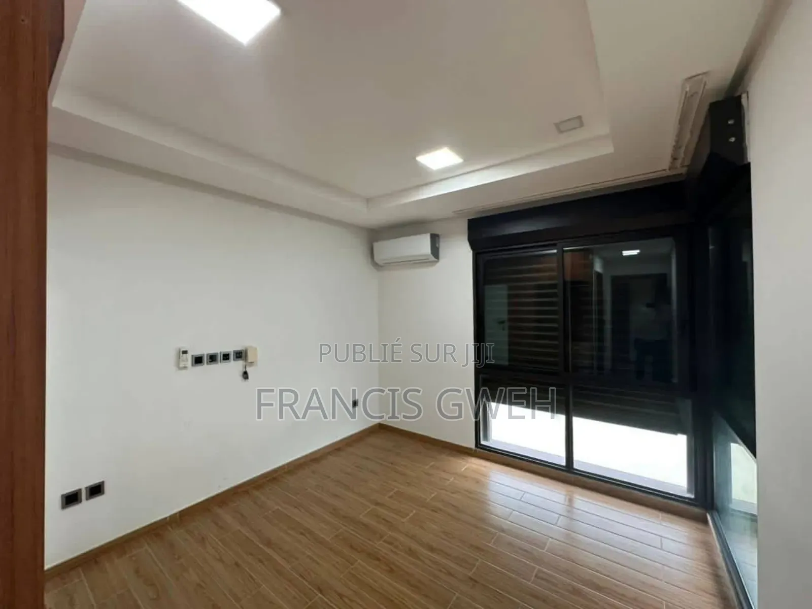 3chbre Appartement dans Francis Gweh, Cocody à Louer