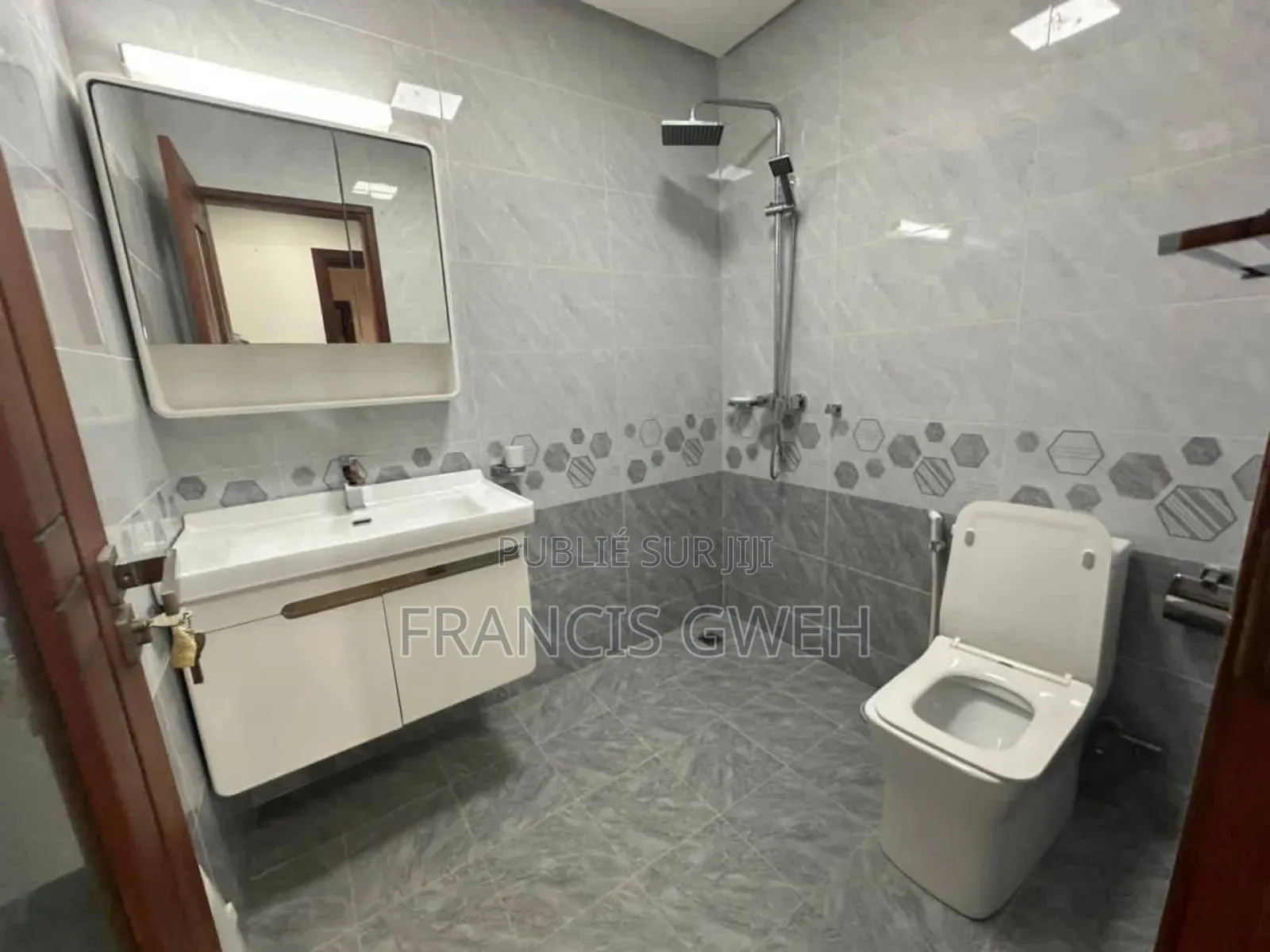 3chbre Appartement dans Francis Gweh, Cocody à Louer